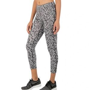 ✨NIKE✨ Pronto Essential Cropped Ladies Running tights